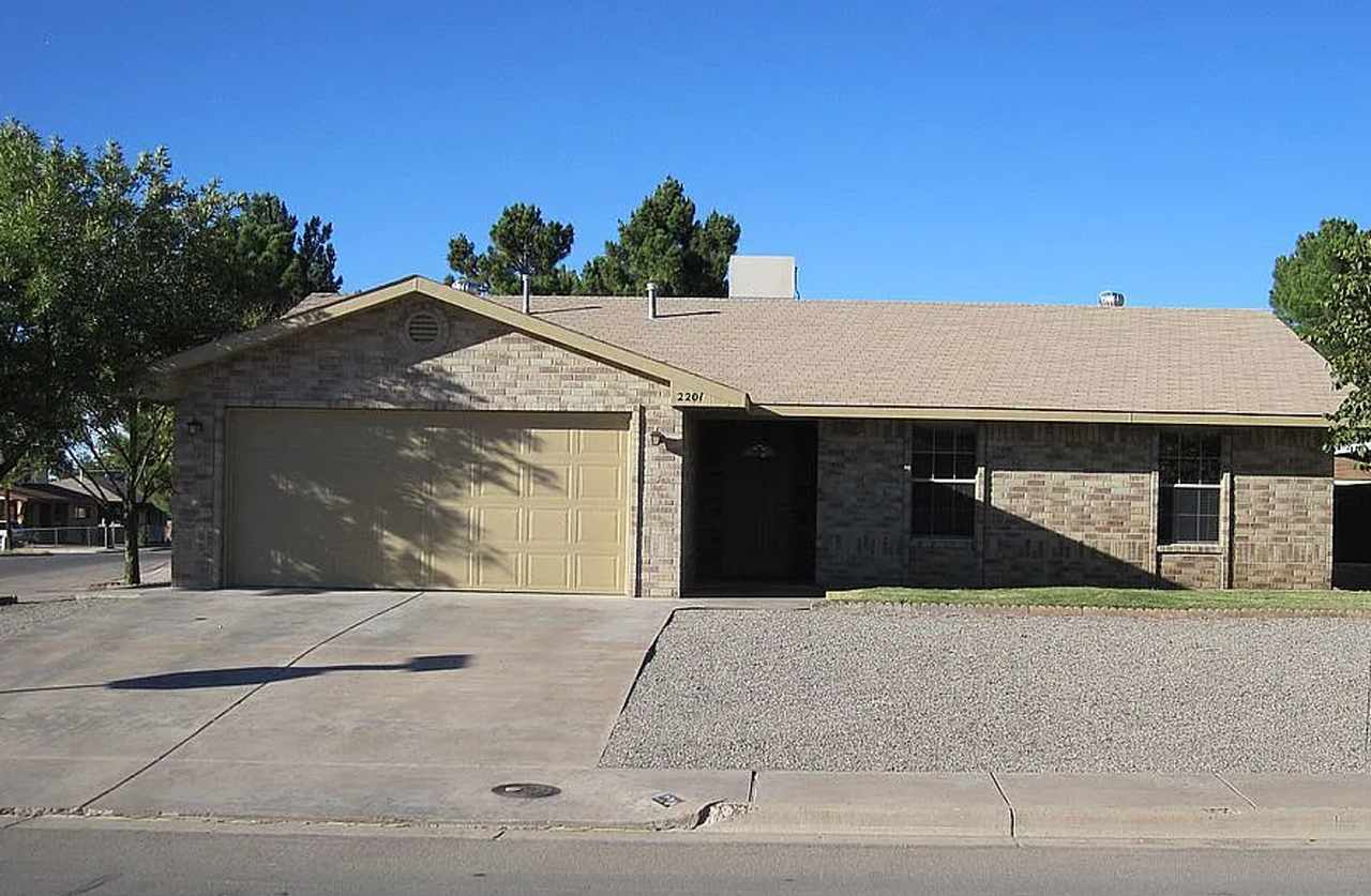 2201 Mesa Ln - Photo 2 of 18