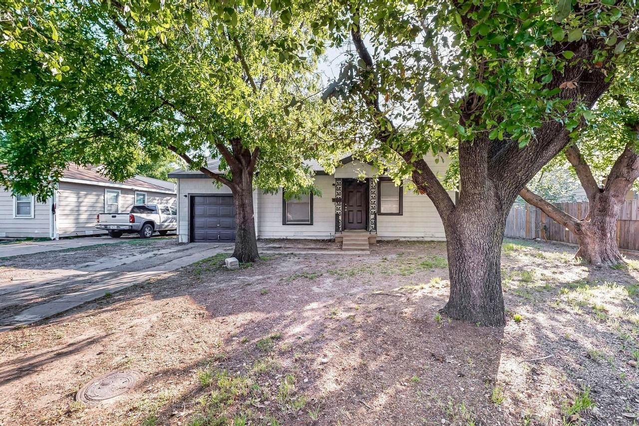 220 Ne 36th St - Photo 2 of 37