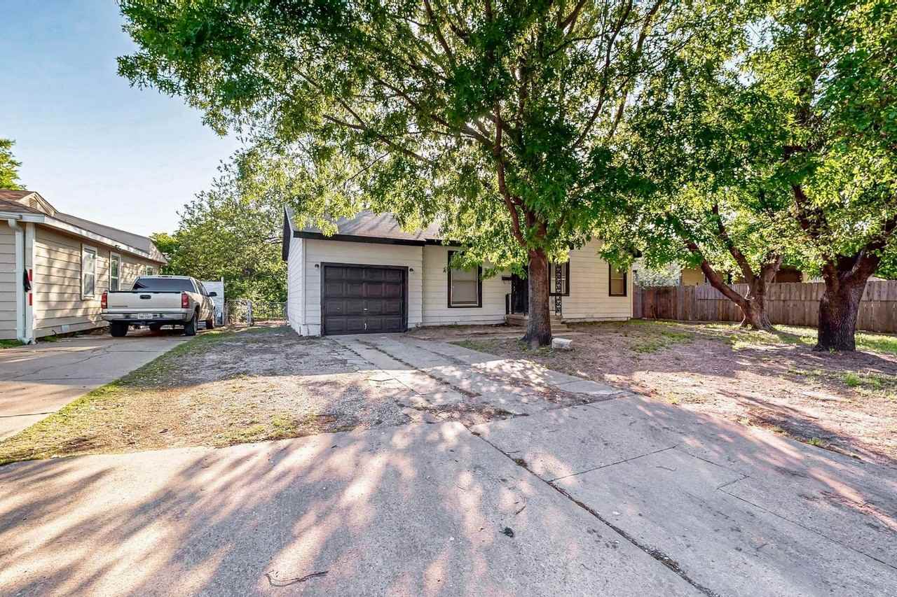 220 Ne 36th St - Photo 4 of 37