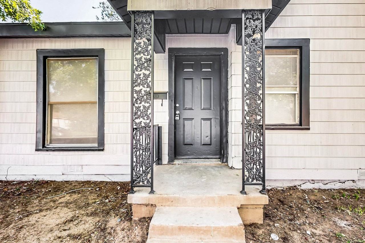 220 Ne 36th St - Photo 7 of 37