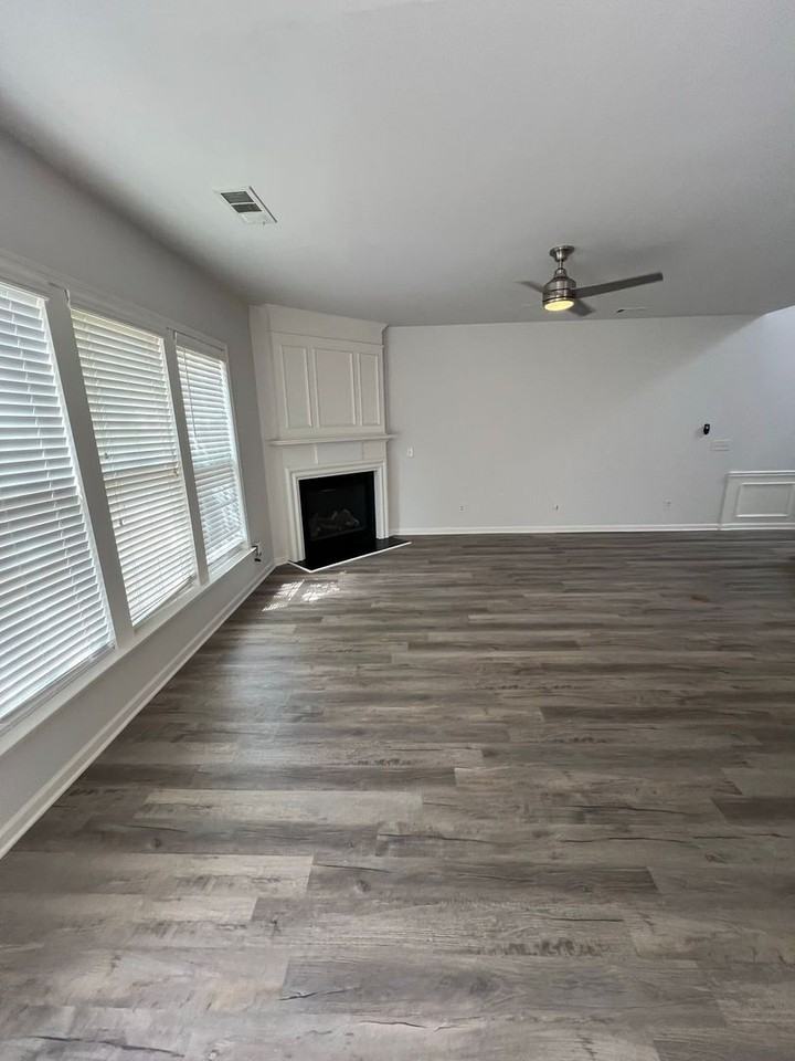 2048 Fosco Dr - Photo 4 of 25