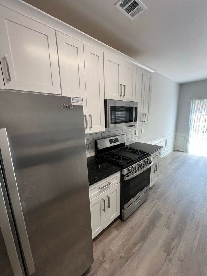 2048 Fosco Dr - Photo 5 of 25
