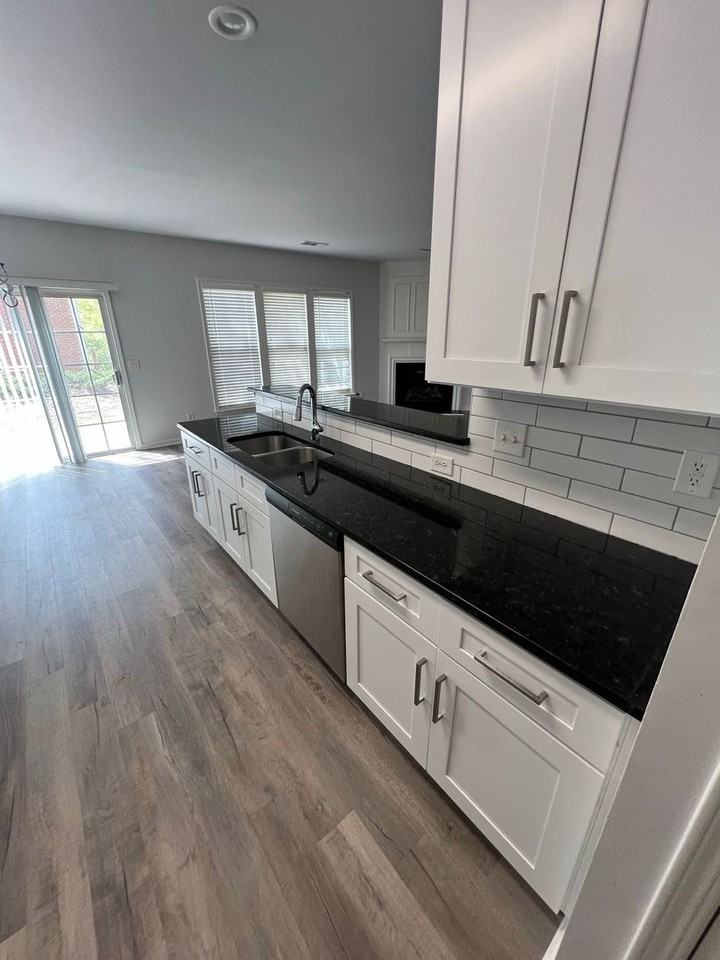2048 Fosco Dr - Photo 7 of 25
