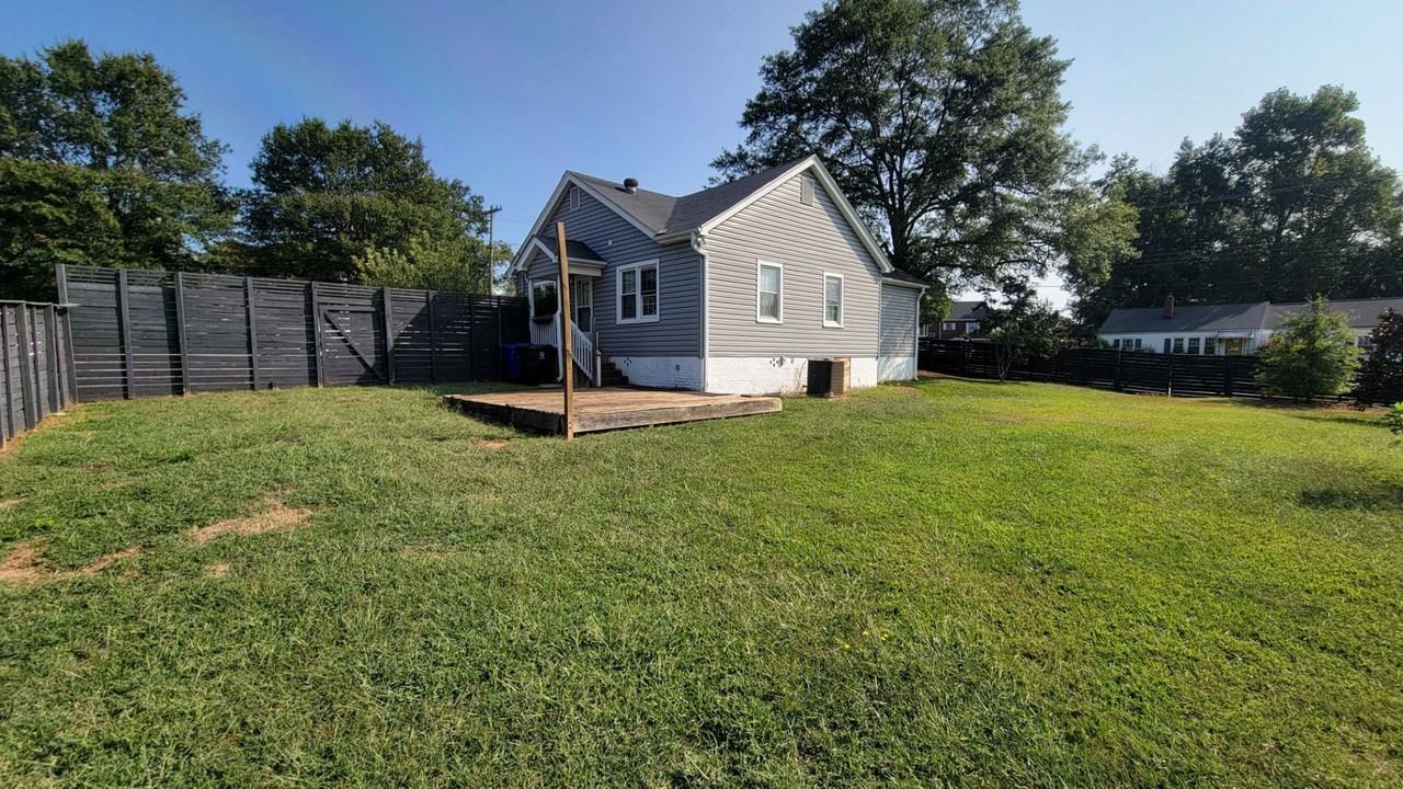 11 Auburn St - Photo 2 of 15
