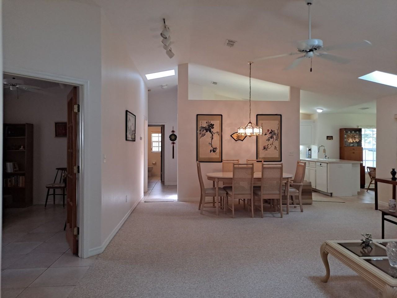 806 E 8th Ave - Photo 4 of 37
