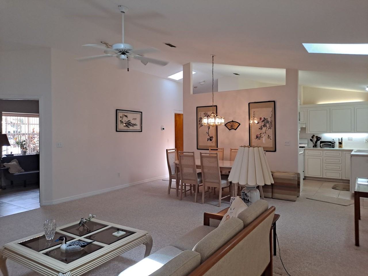 806 E 8th Ave - Photo 5 of 37