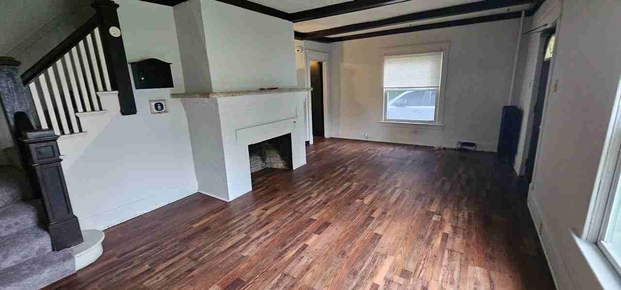 927 Central Pkwy - Photo 3 of 9