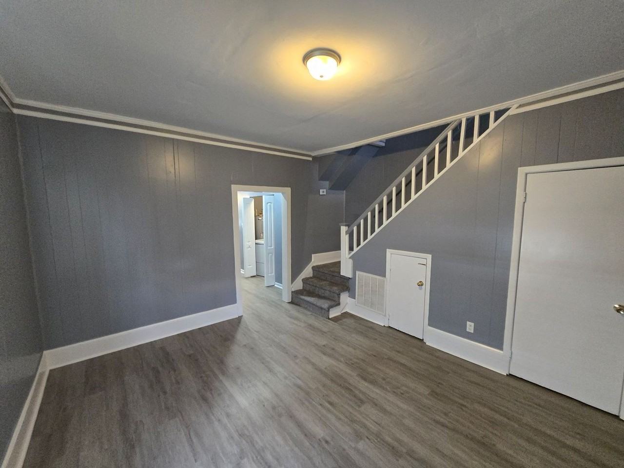 939 Hinton St - Photo 3 of 5
