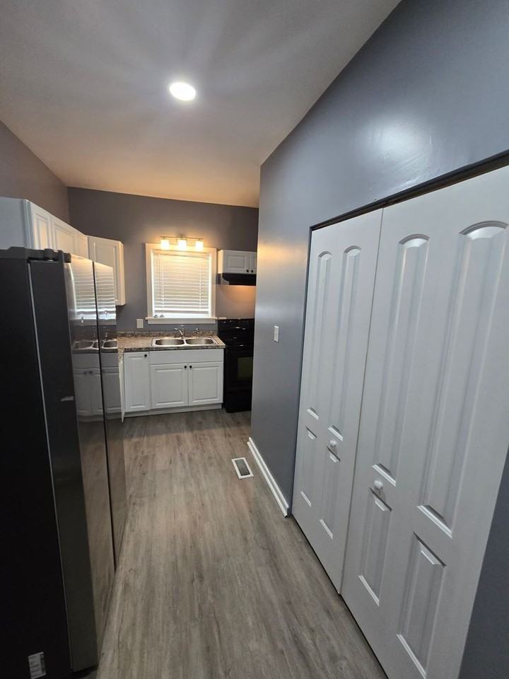 939 Hinton St - Photo 4 of 5