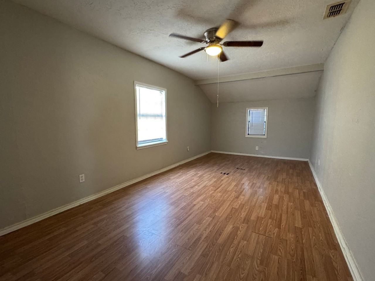 1616 Nw Taft Ave - Photo 5 of 10