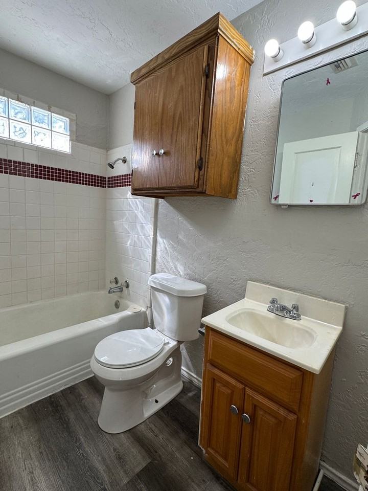 1616 Nw Taft Ave - Photo 6 of 10