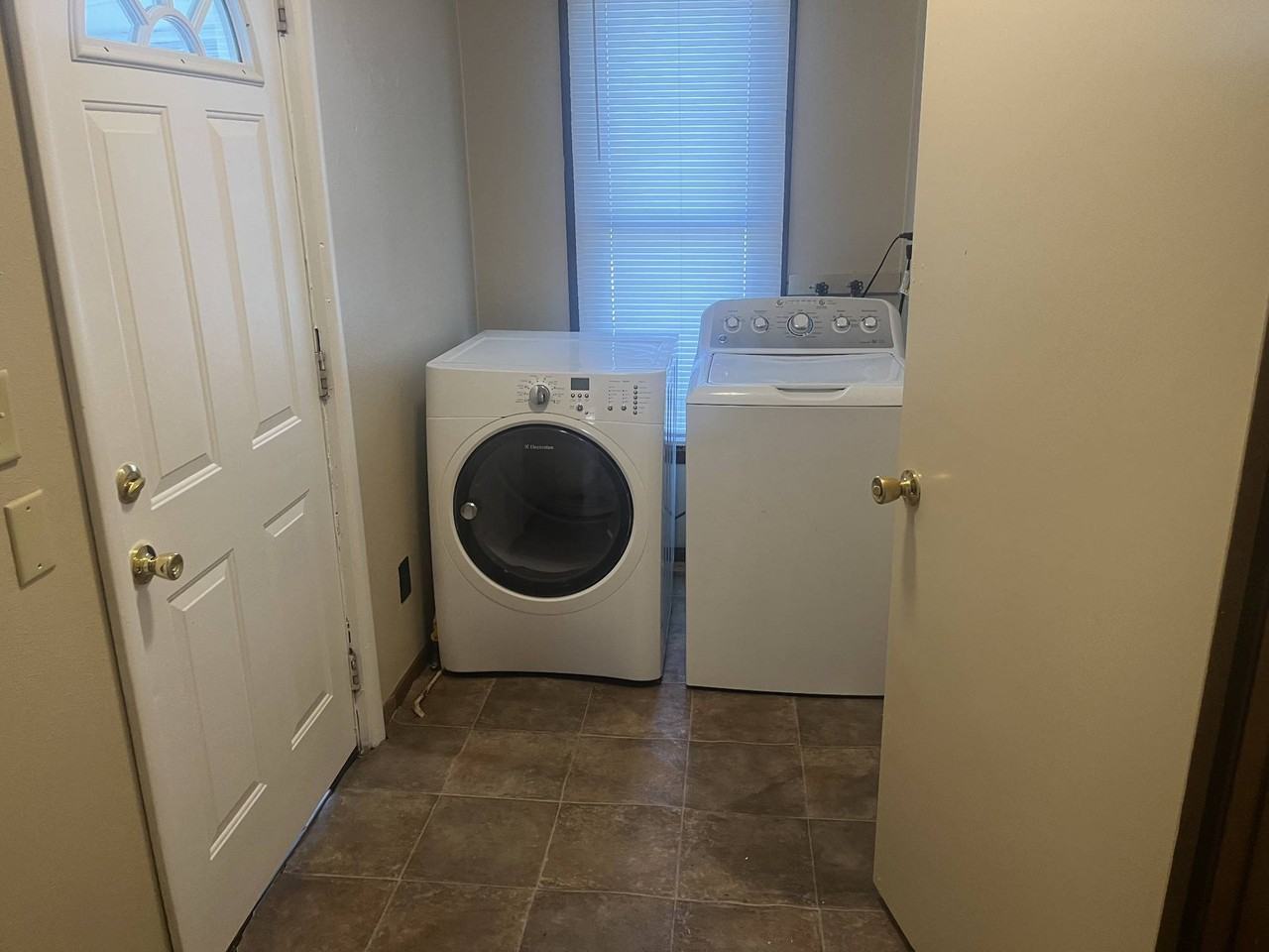 207 South Park Avenue - Photo 2 of 6