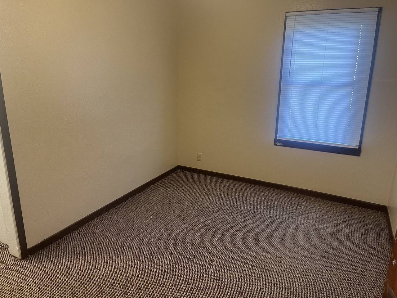 207 South Park Avenue - Photo 5 of 6