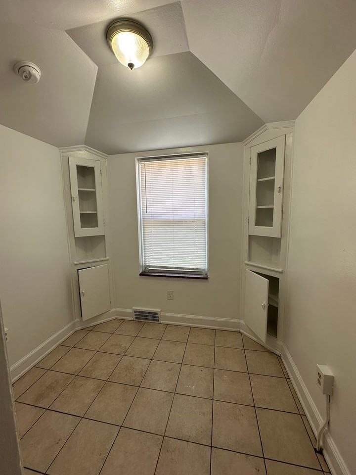 210 Perrin St - Photo 2 of 10