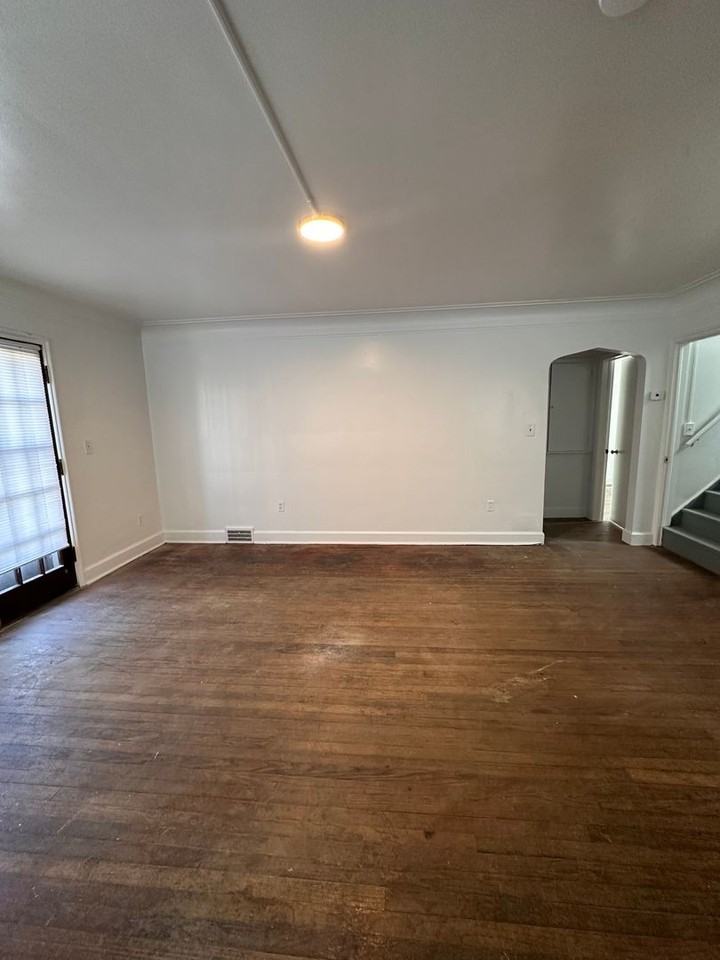 210 Perrin St - Photo 3 of 10