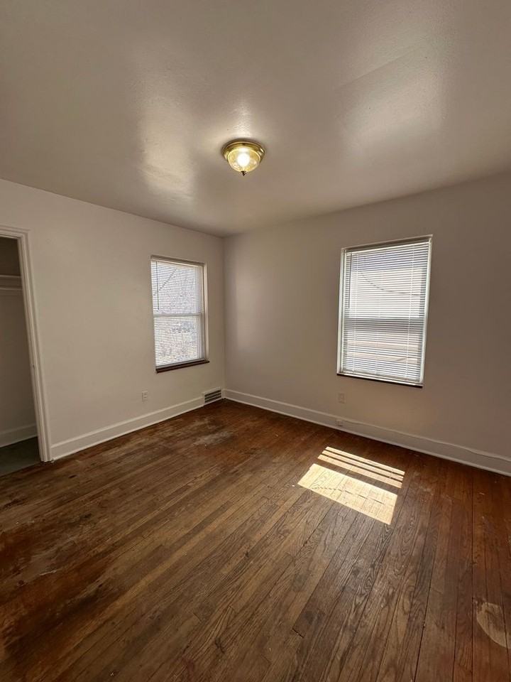 210 Perrin St - Photo 4 of 10