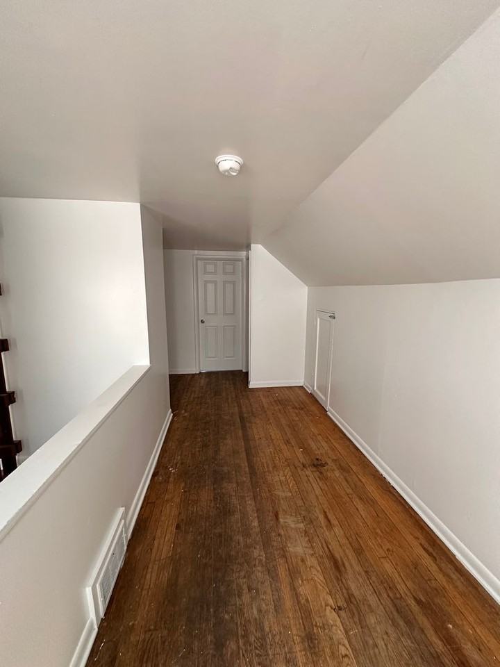 210 Perrin St - Photo 5 of 10