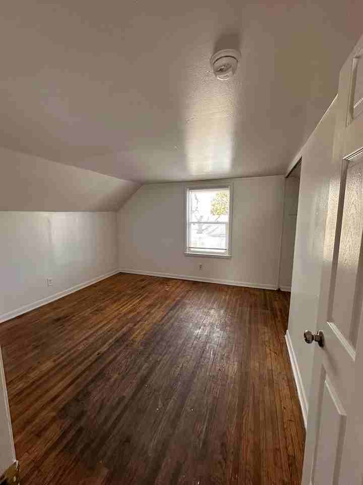 210 Perrin St - Photo 7 of 10