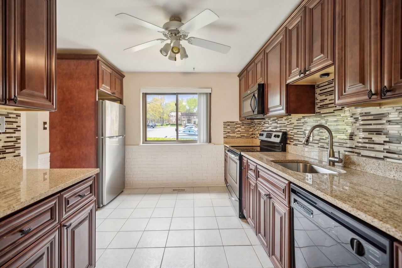 2832 Jermantown Rd - Photo 7 of 37