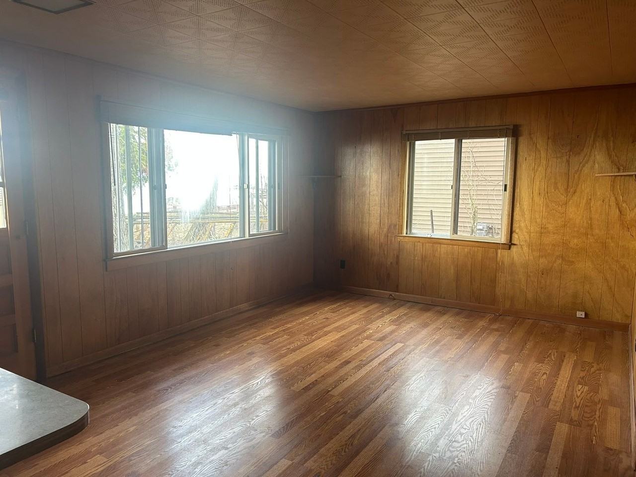 1394 N Huron Rd - Photo 4 of 10