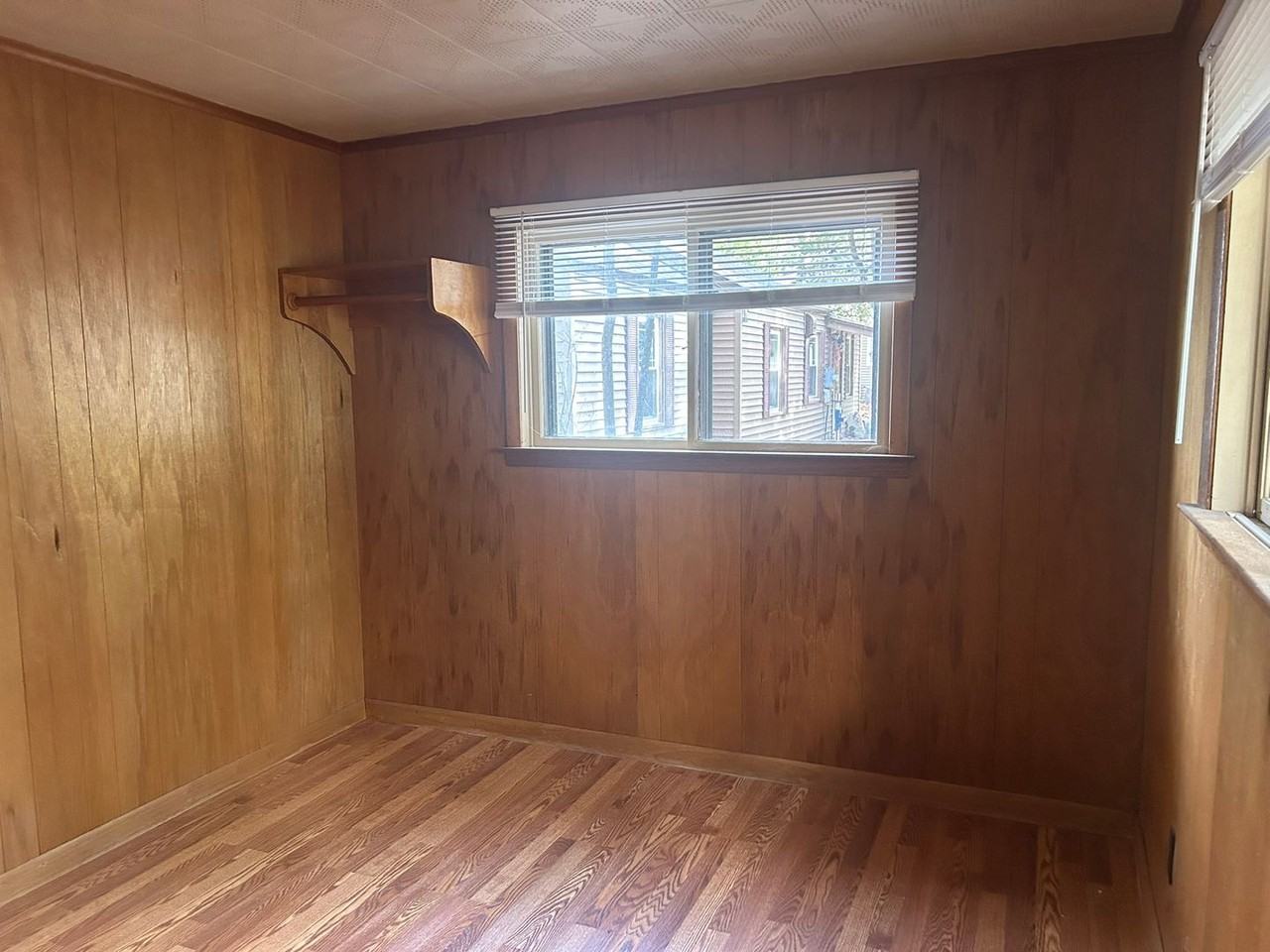 1394 N Huron Rd - Photo 6 of 10