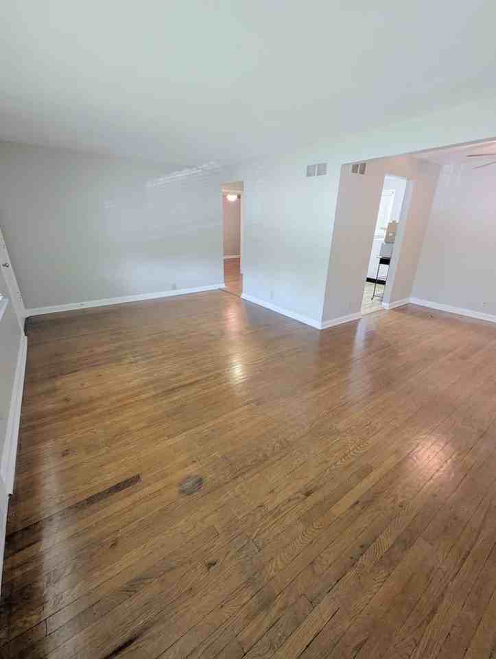 1932 N Hanley Rd - Photo 3 of 11