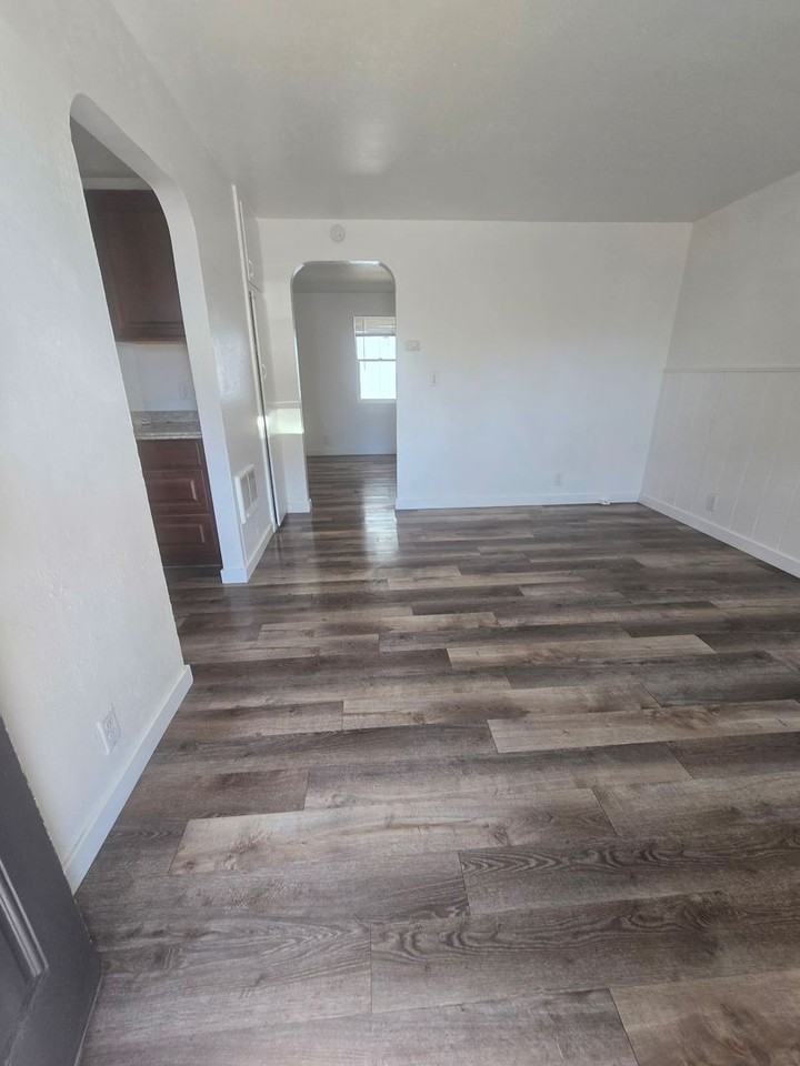 1029 S Division St #9 - Photo 4 of 10