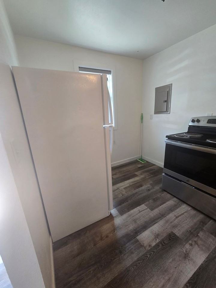 1029 S Division St #9 - Photo 7 of 10