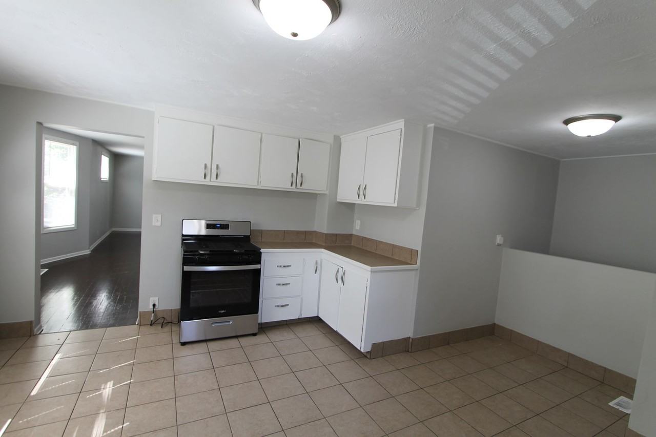 5041 S 39th St - Photo 2 of 33