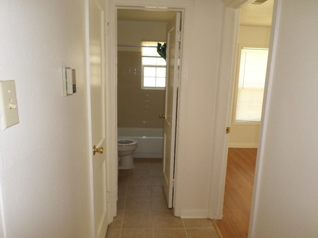 1811 Poage Ave - Photo 5 of 19