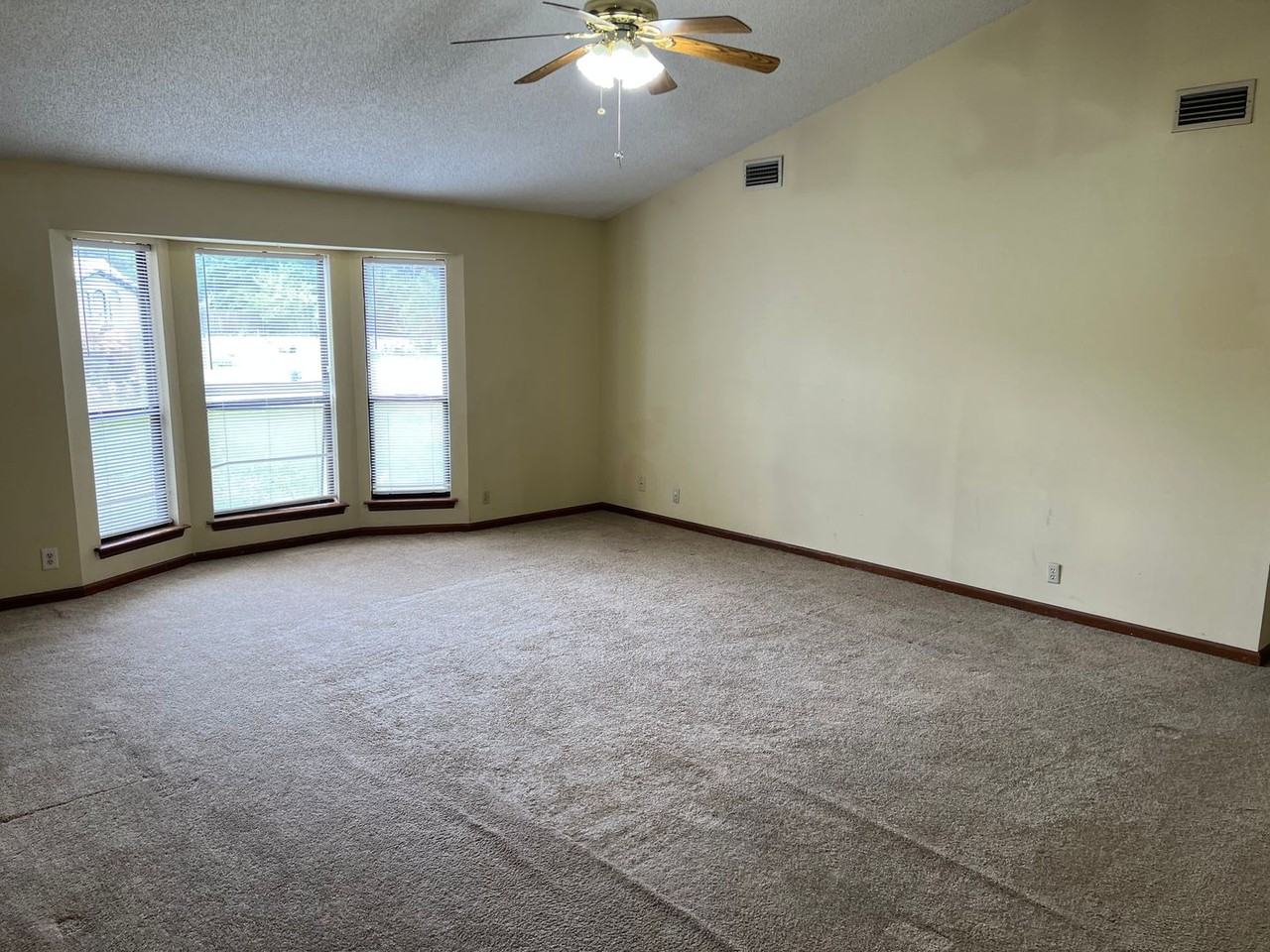 108 Cambray Cir - Photo 3 of 15