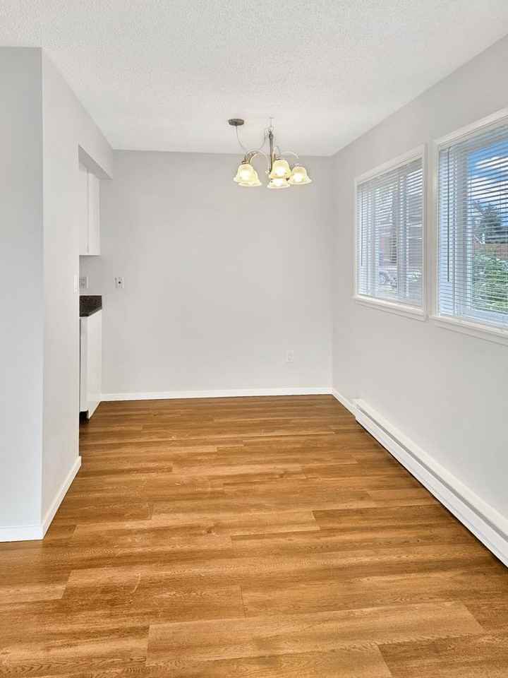 1002 N J St #14 - Photo 3 of 16
