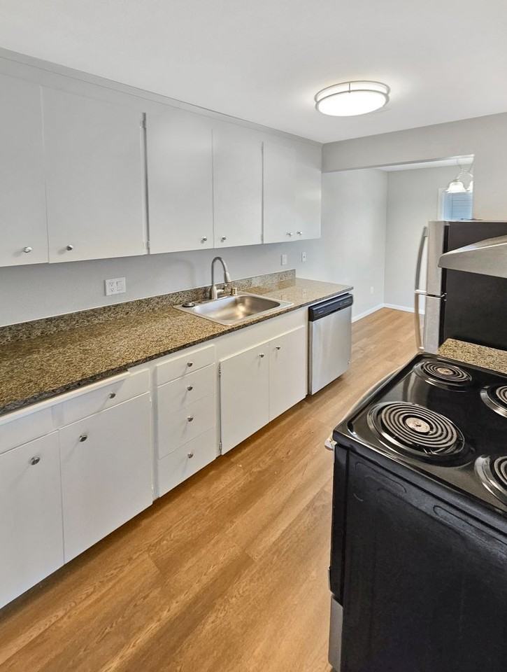1002 N J St #14 - Photo 5 of 16