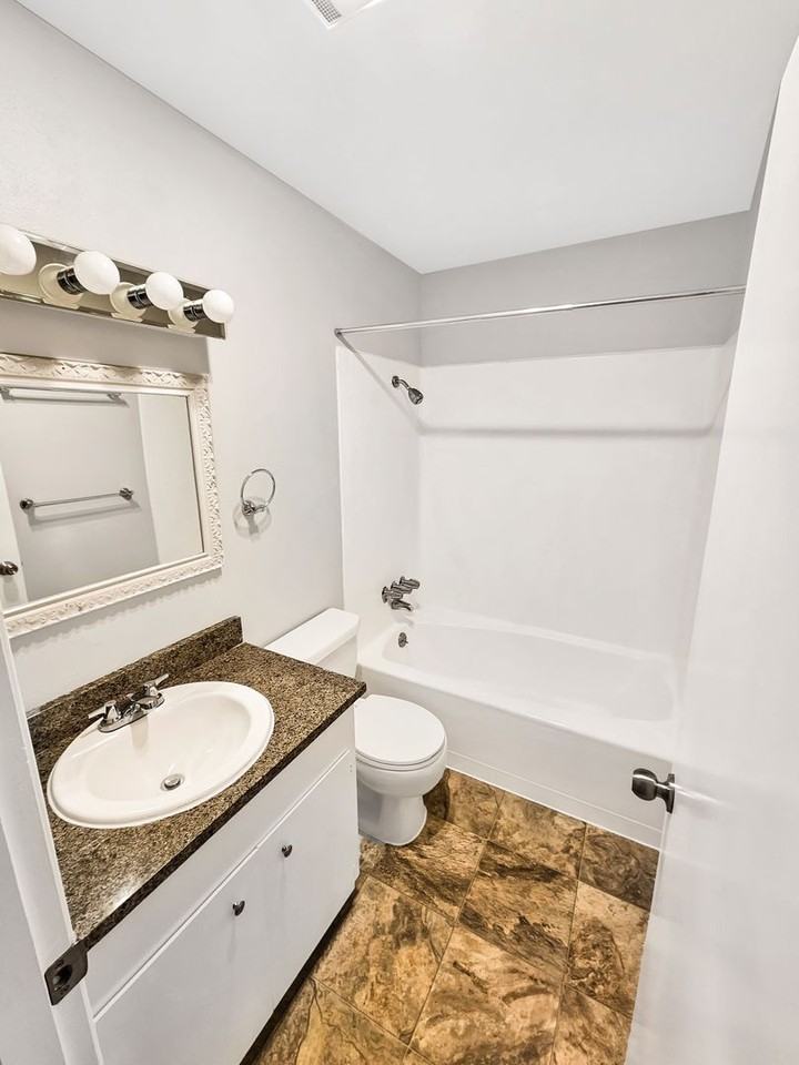 1002 N J St #14 - Photo 6 of 16