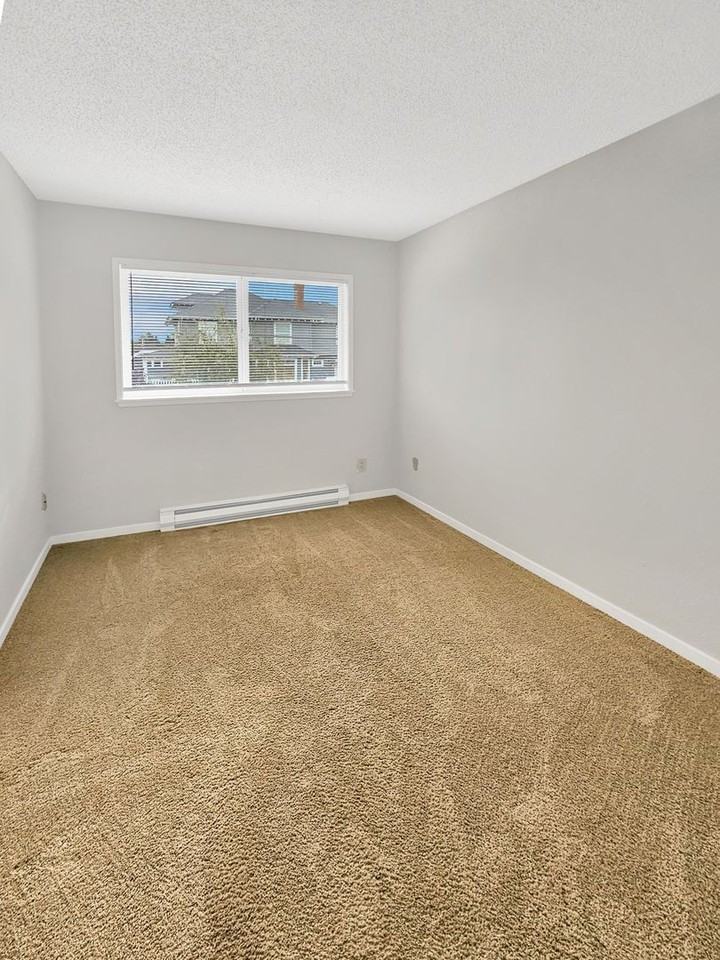 1002 N J St #14 - Photo 7 of 16