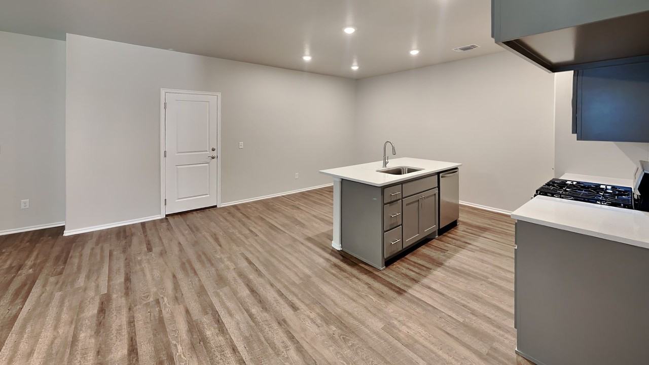 12525 Florence Ln - Photo 6 of 18