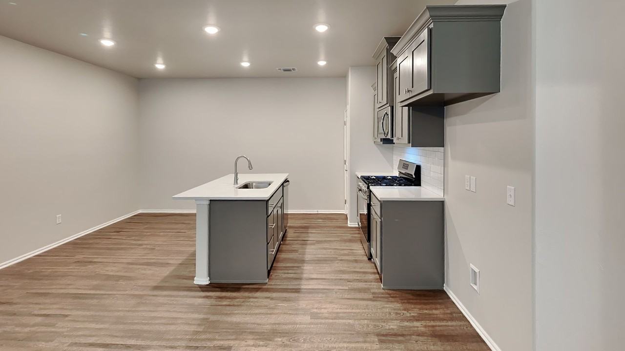 12525 Florence Ln - Photo 7 of 18