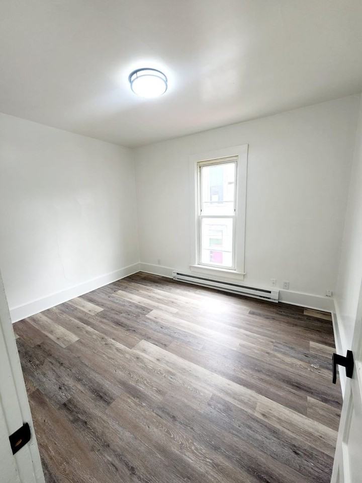 931 W Wayne St - Photo 3 of 14