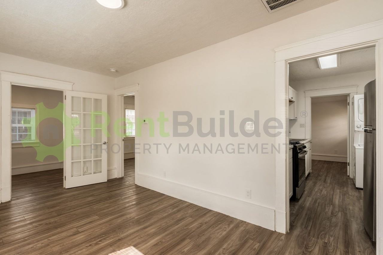 215A Stanford Dr Se - Photo 3 of 24