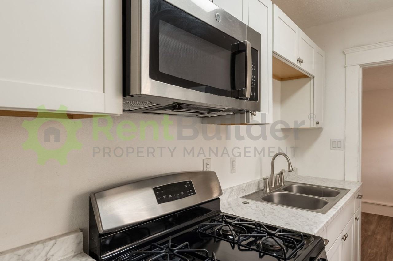 215A Stanford Dr Se - Photo 6 of 24