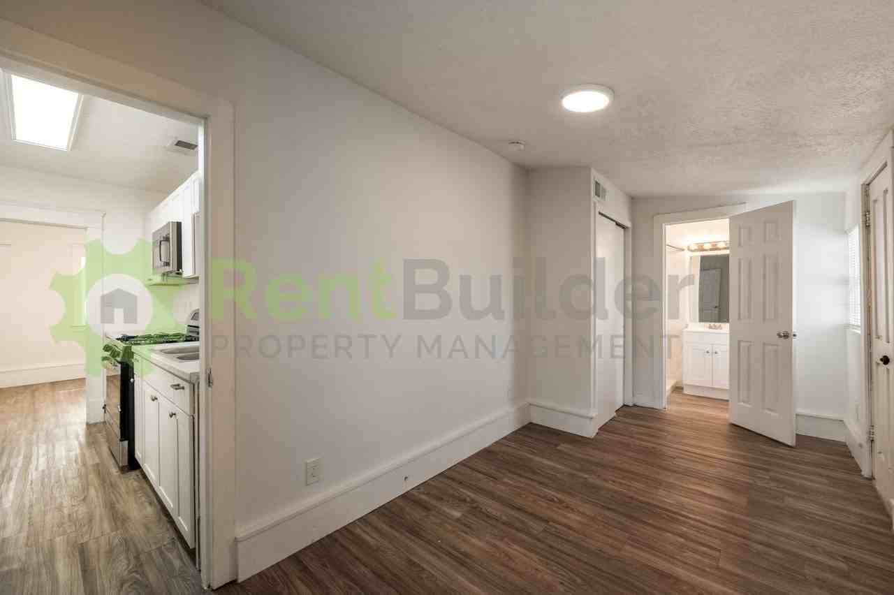 215A Stanford Dr Se - Photo 7 of 24