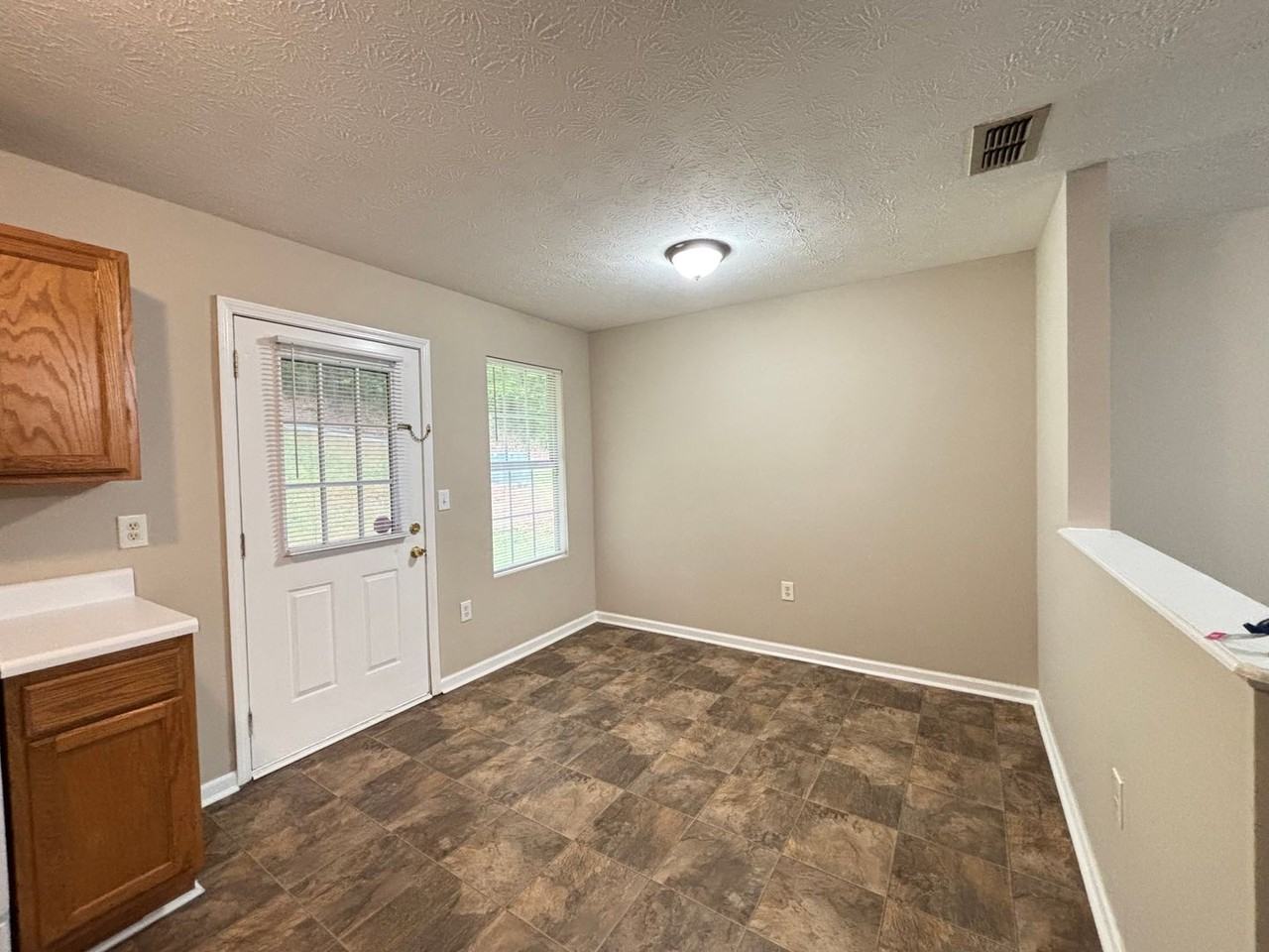 209 E Wilson St #125 - Photo 4 of 8
