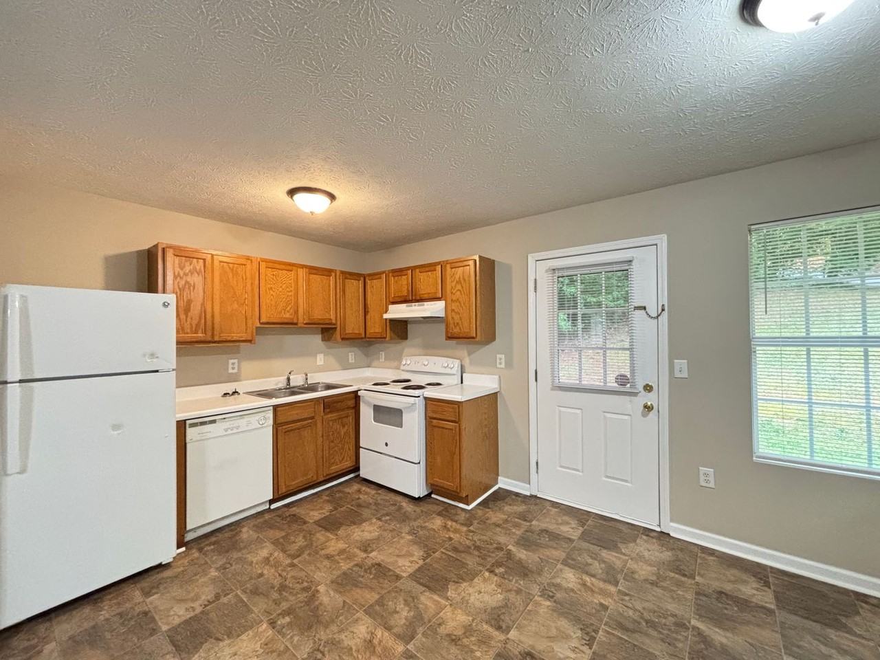 209 E Wilson St #125 - Photo 5 of 8