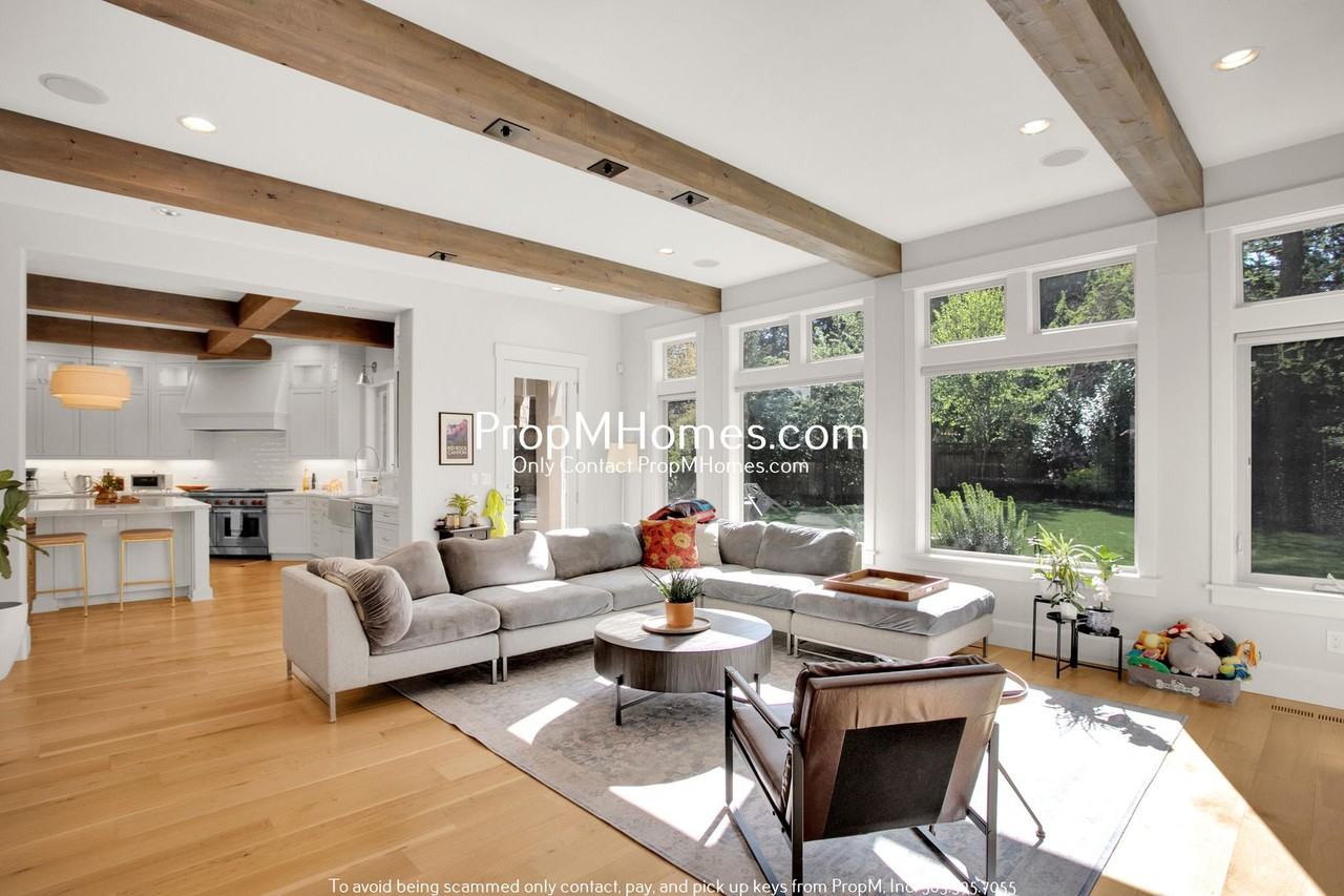 3130 Douglas Cir - Photo 4 of 47