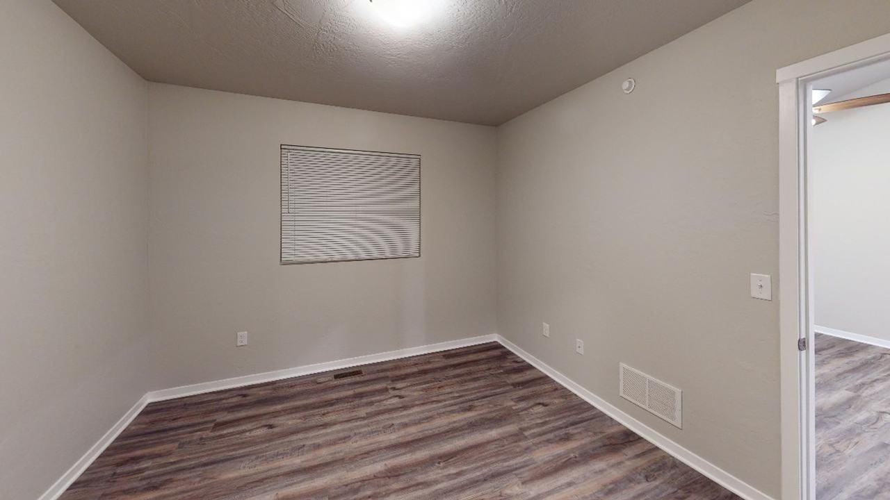 605 Liberty Park Dr - Photo 4 of 11