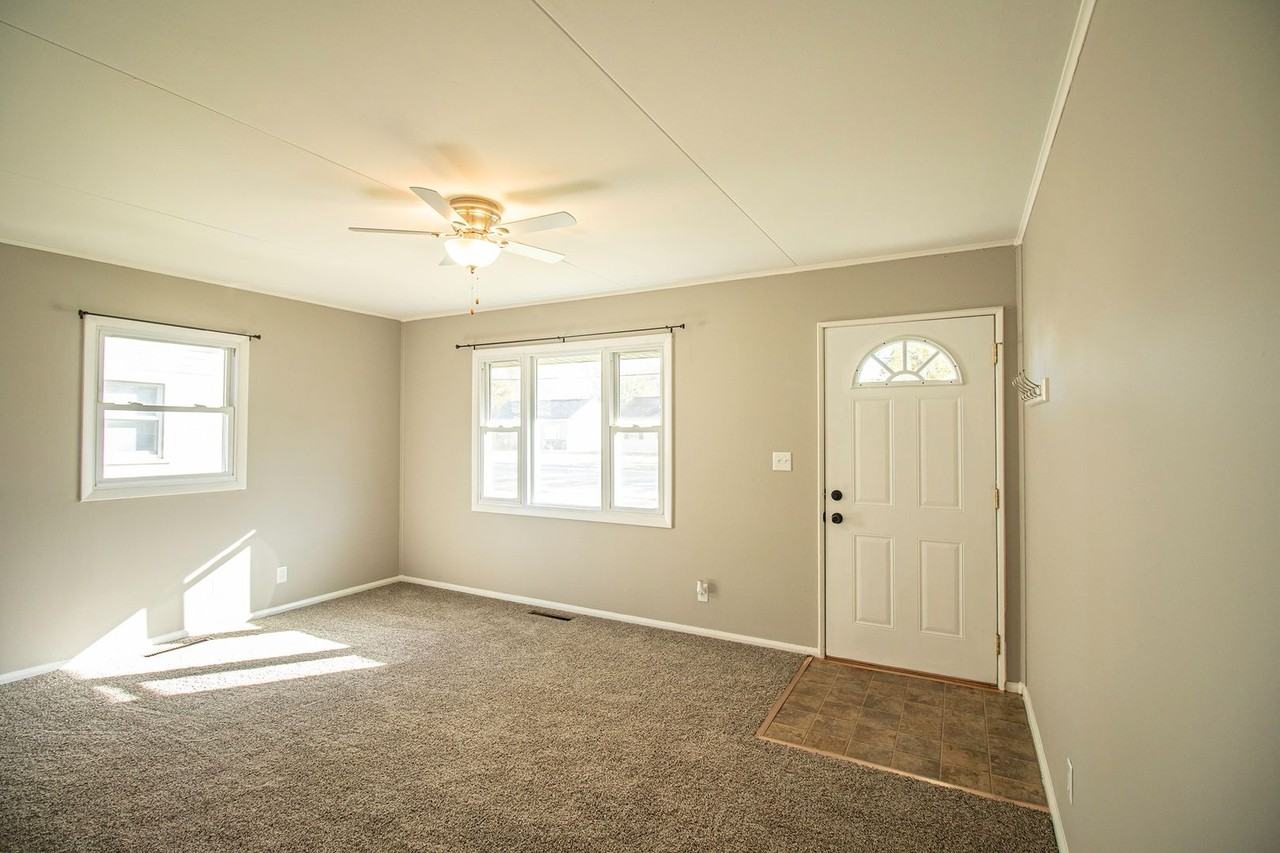 2910 Underwood St - Photo 3 of 12