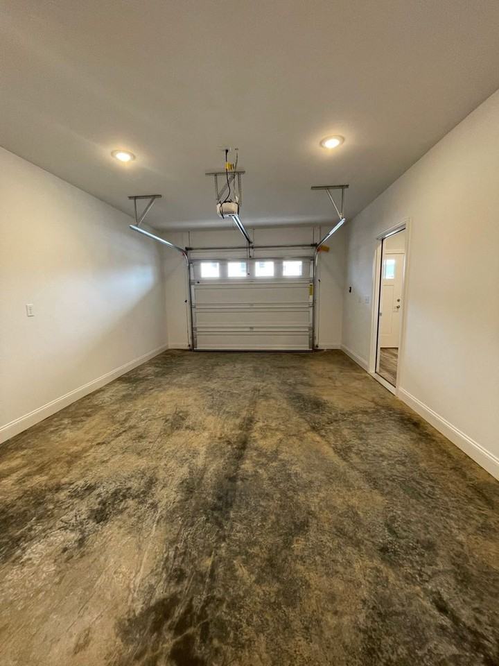 1096 Harvest Ct - Photo 3 of 18