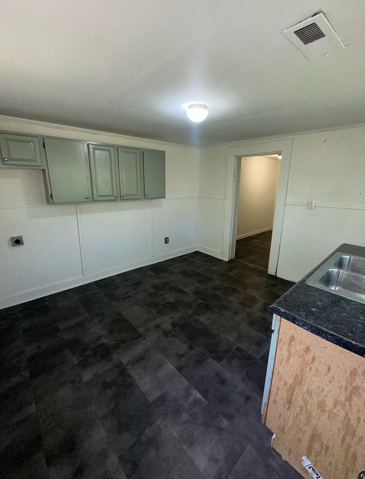 1209 Sw 13 1/2 Ave - Photo 3 of 9