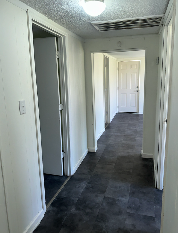 1209 Sw 13 1/2 Ave - Photo 4 of 9