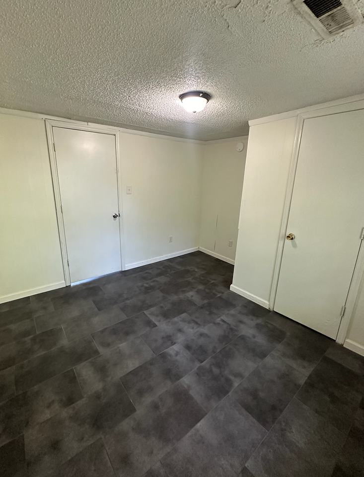 1209 Sw 13 1/2 Ave - Photo 7 of 9